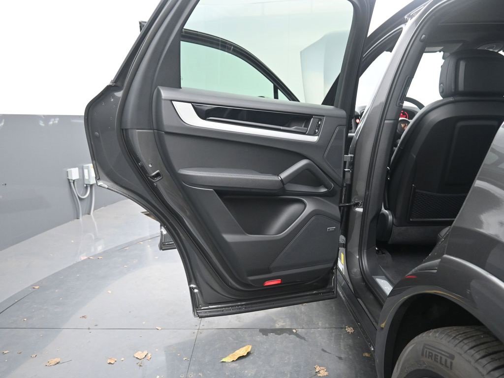 Certified 2025 Porsche Cayenne image 23