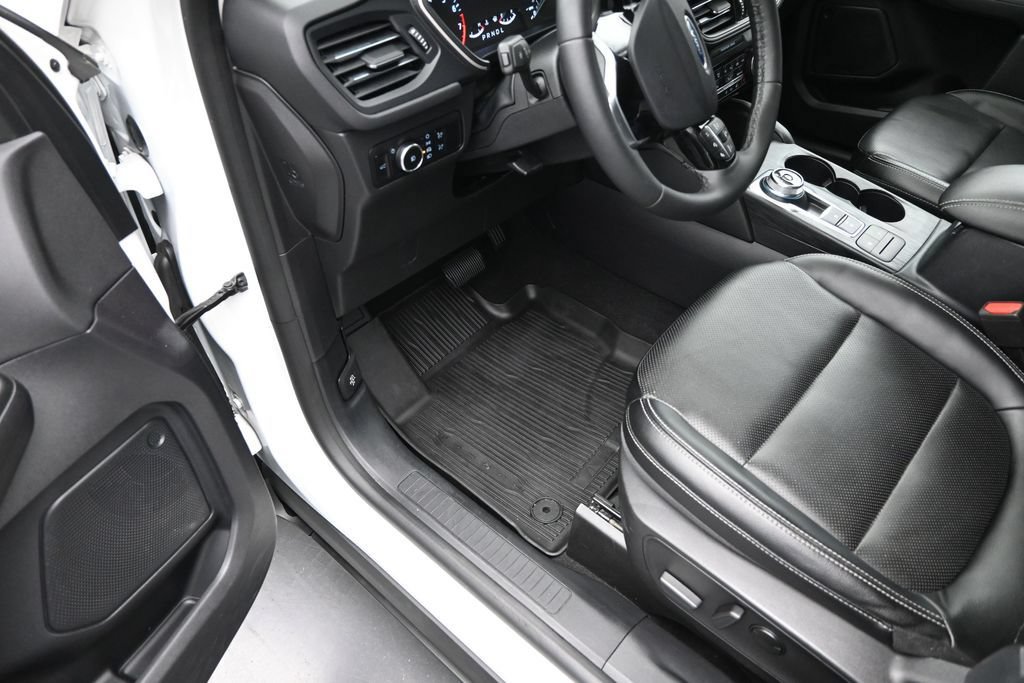Used 2022 Ford Escape SEL FWD image 6