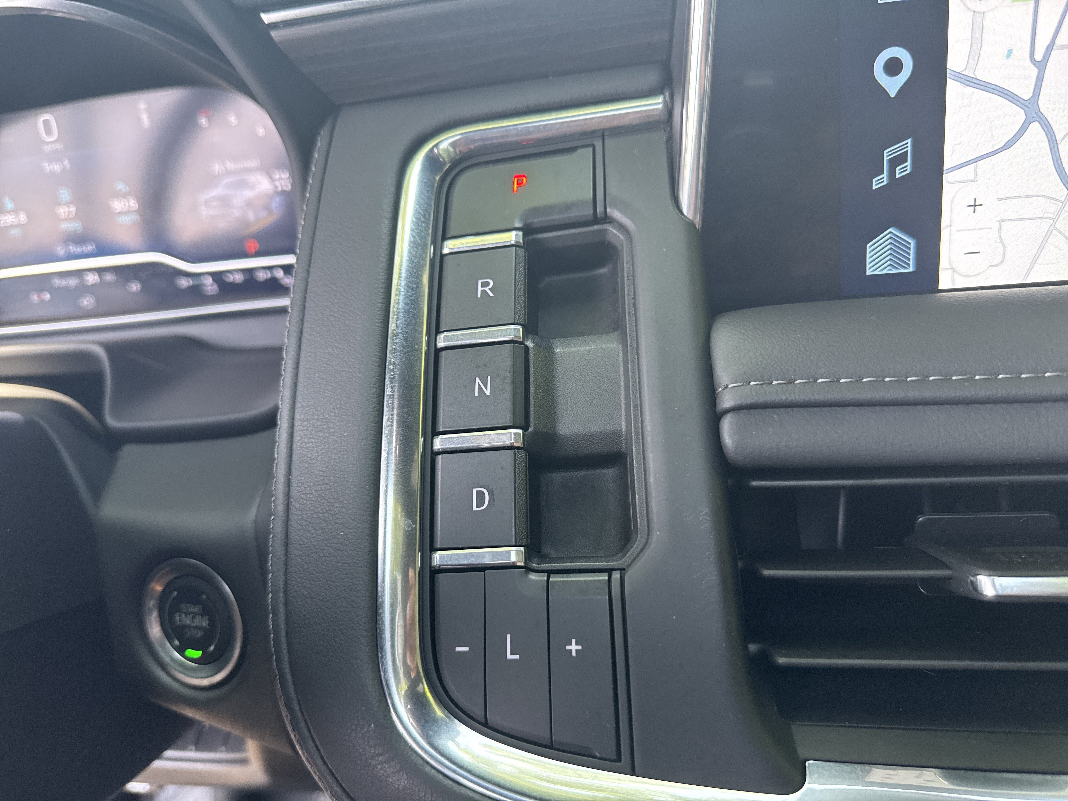 Certified 2024 Chevrolet Tahoe Z71 w/ Luxury Package AWD/4WD image 33