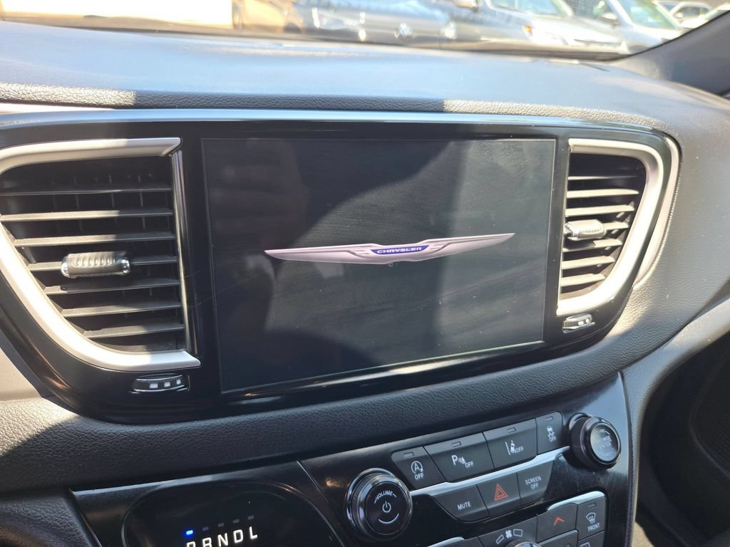 Used 2025 Chrysler Pacifica Select FWD image 19