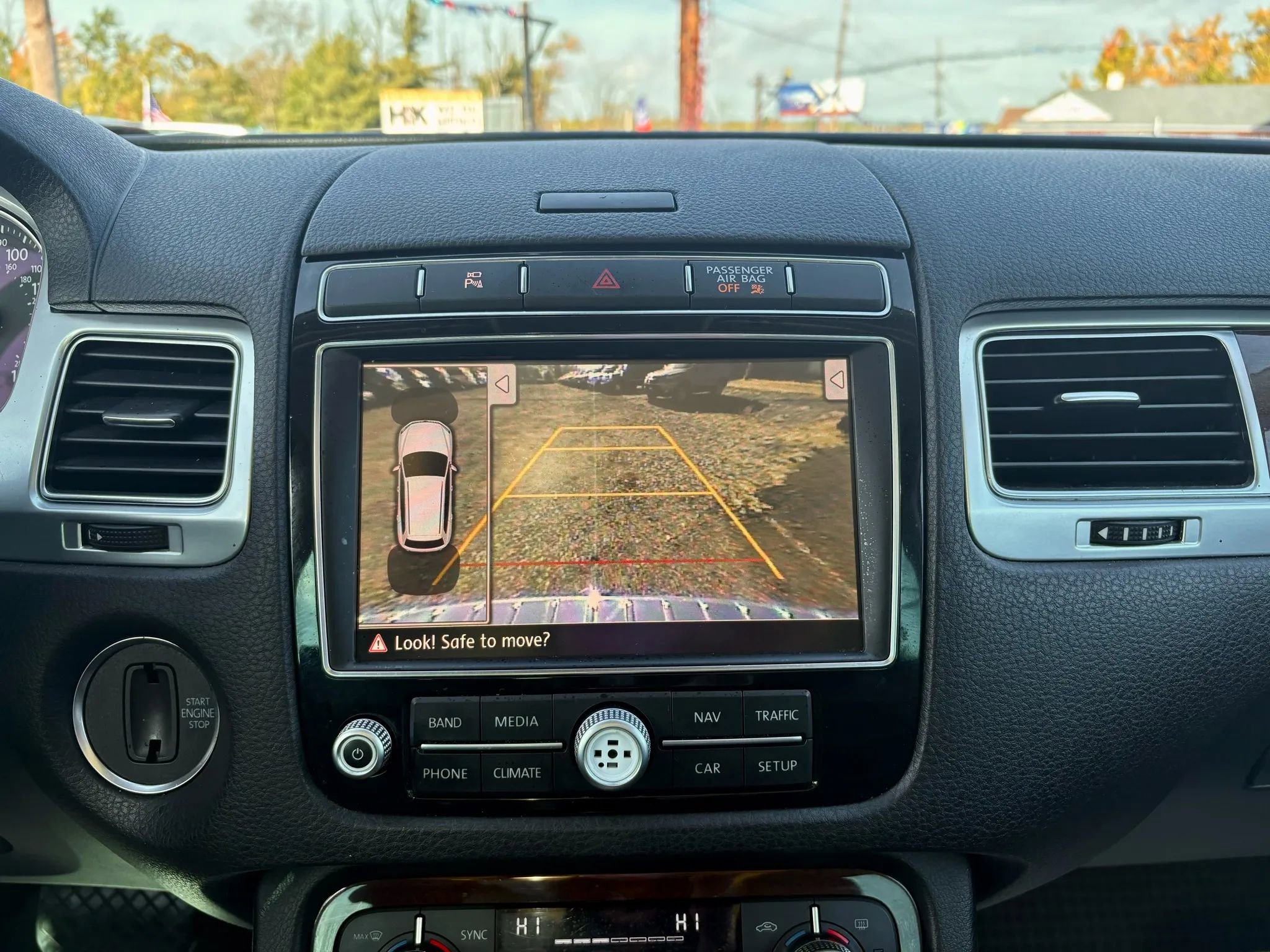 Used 2015 Volkswagen Touareg VR6 image 36