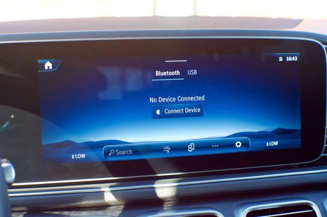 Used 2025 Mercedes-Benz GLE 350 4MATIC w/ 3rd Row Seat Package image 27
