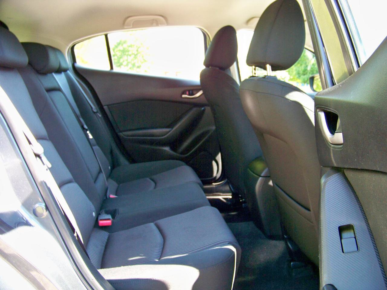 Used 2014 MAZDA MAZDA3 i Touring w/ Technology Package FWD image 17