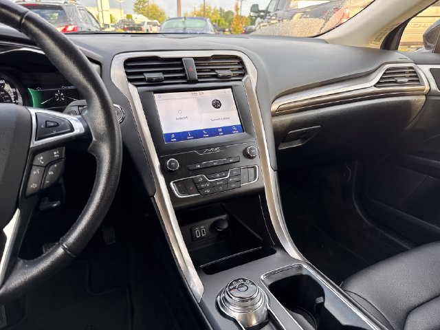 Used 2019 Ford Fusion SEL FWD image 22