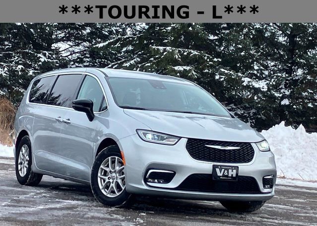 Used 2024 Chrysler Pacifica Touring-L image 1