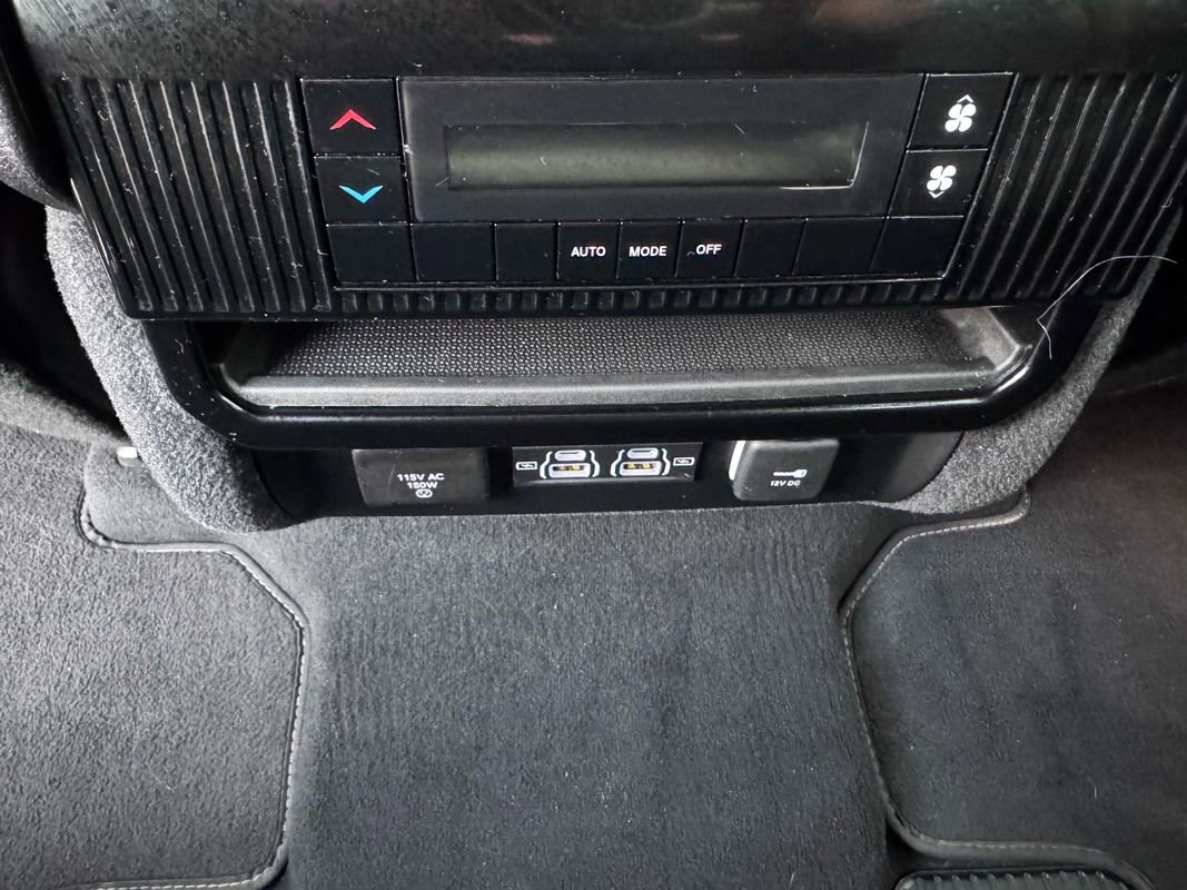 Used 2024 Jeep Wagoneer L Series II w/ Flexible Seating Group image 39