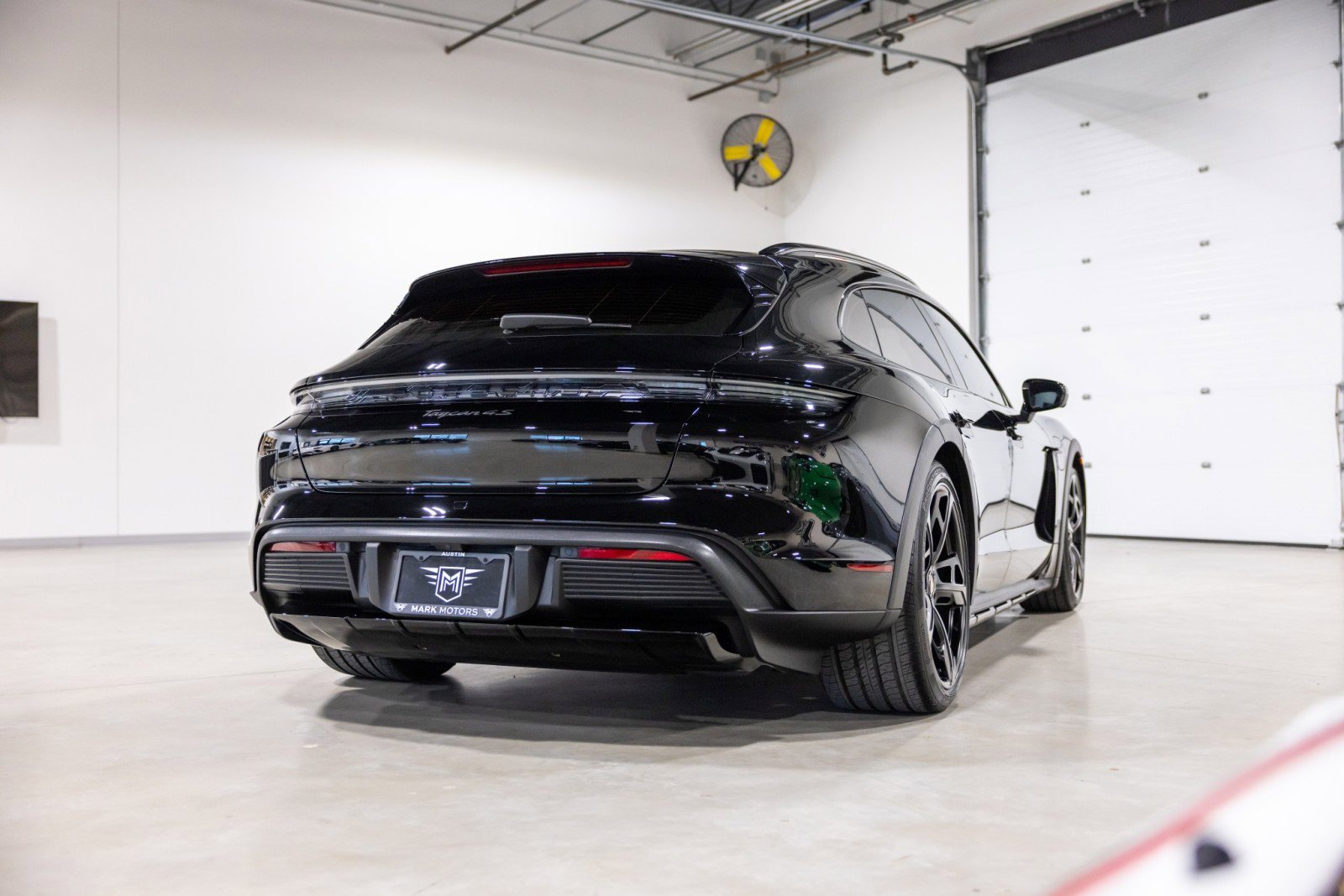 Used 2024 Porsche Taycan 4S image 4