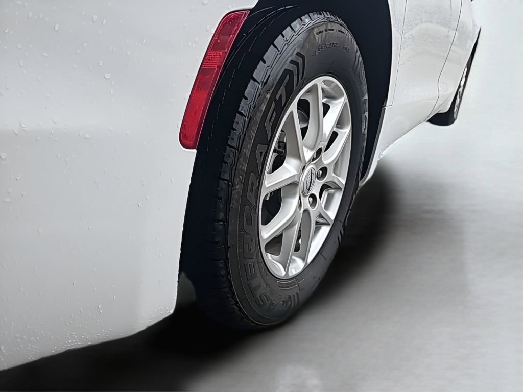 Used 2024 Chrysler Pacifica Touring-L FWD image 35