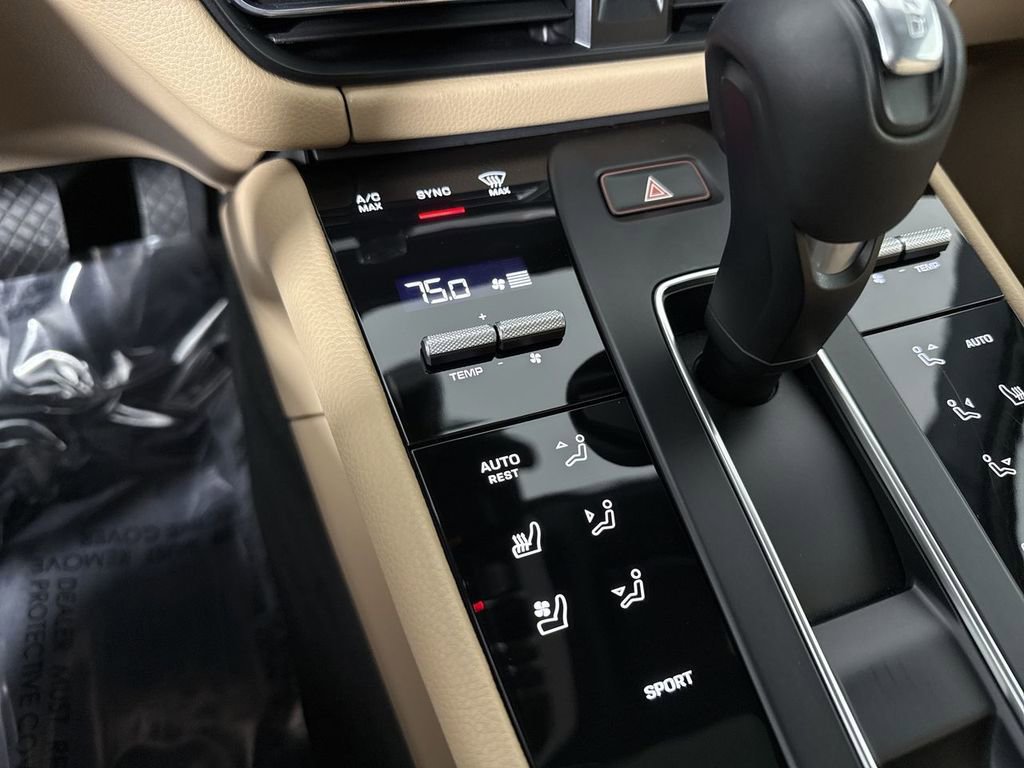 Certified 2025 Porsche Macan image 31