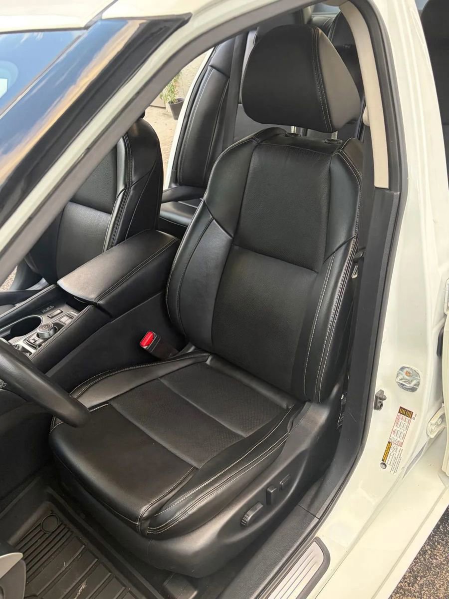 Used 2023 Nissan Maxima SV w/ Floor Mat Group FWD image 17