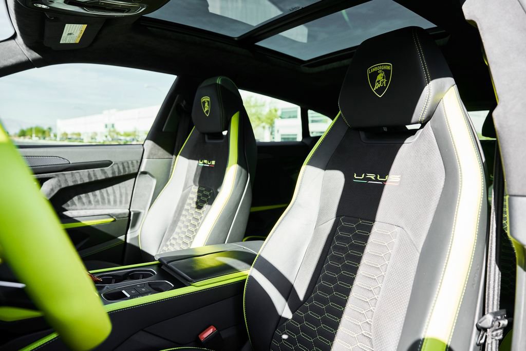 Used 2022 Lamborghini Urus AWD/4WD image 46
