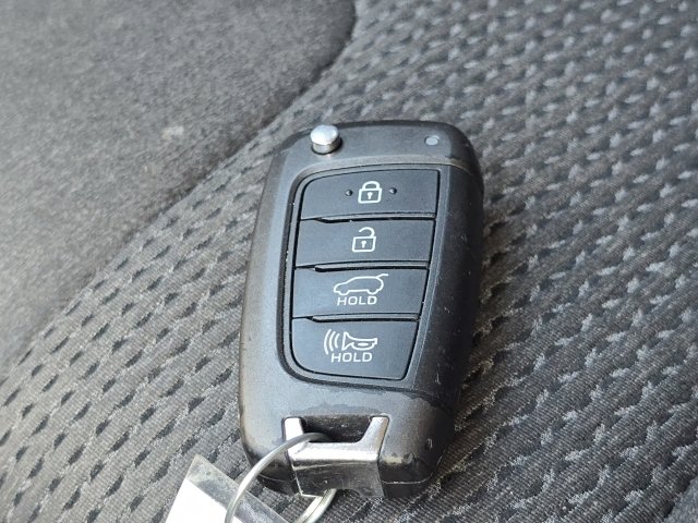 Used 2020 Hyundai Santa Fe SE image 18