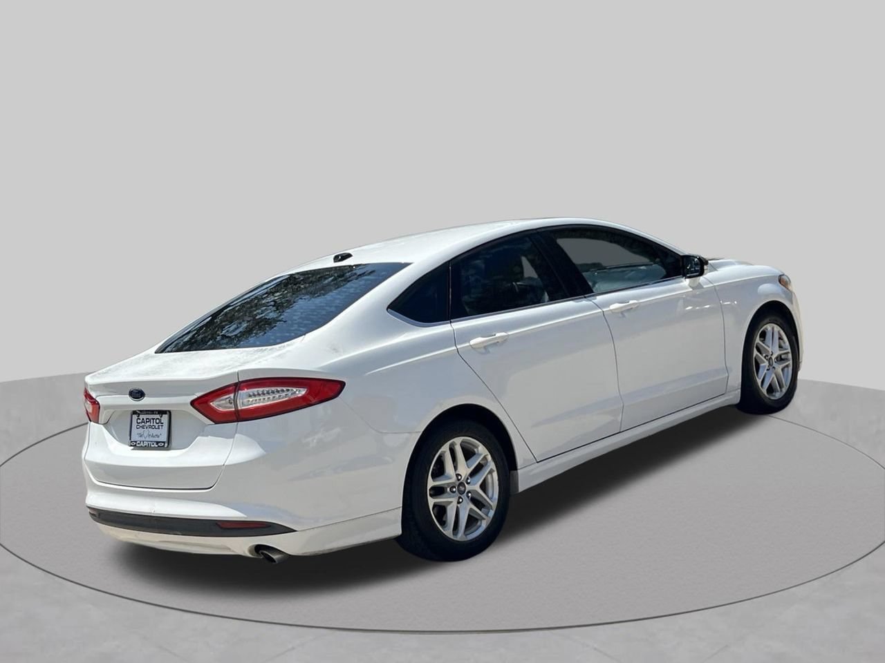 Used 2016 Ford Fusion SE FWD image 5