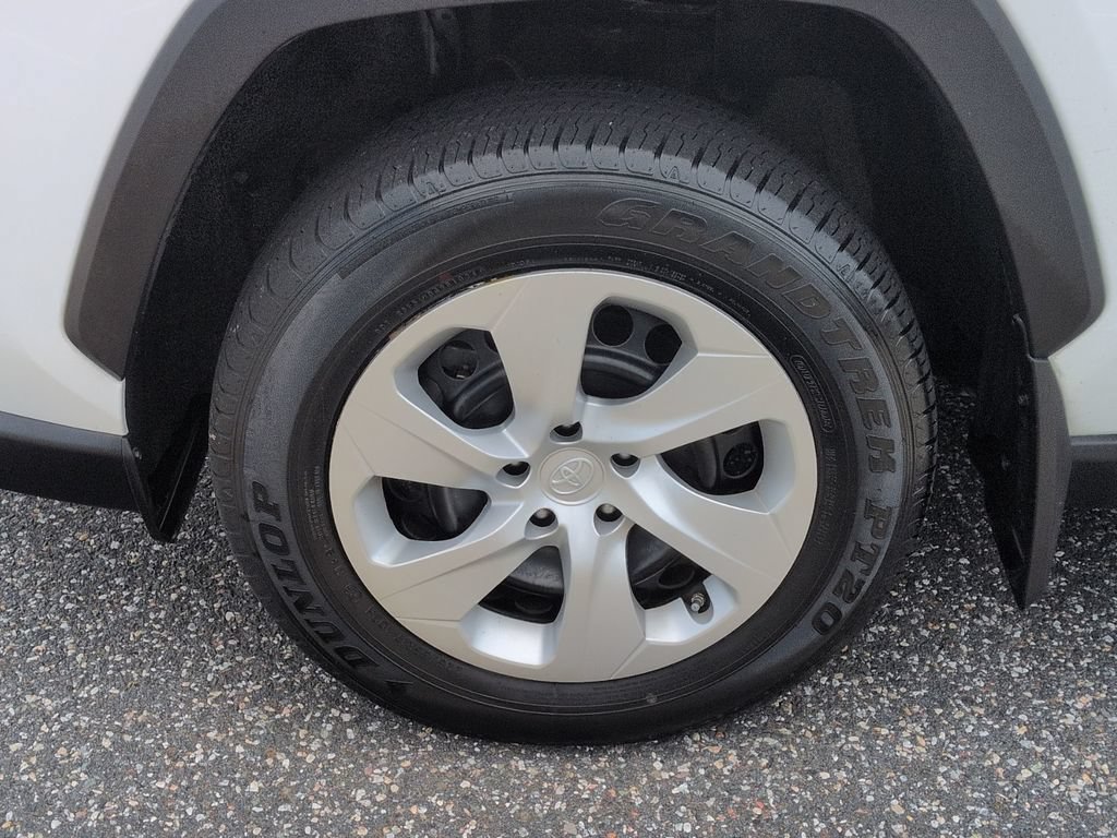 Used 2024 Toyota RAV4 LE AWD/4WD image 30
