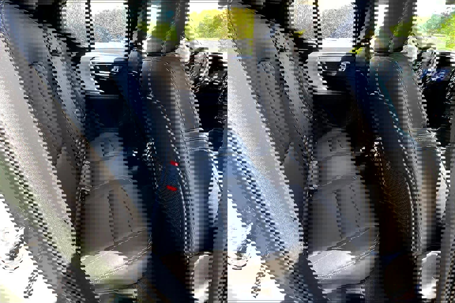 Used 2024 Volvo XC40 B5 Ultimate image 19