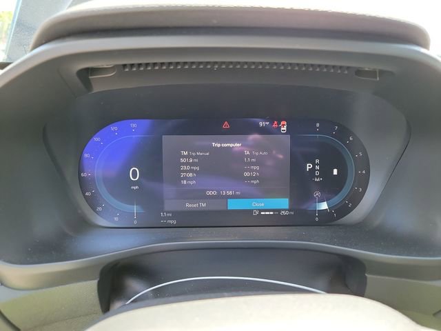 Used 2024 Volvo XC40 B5 Plus image 13