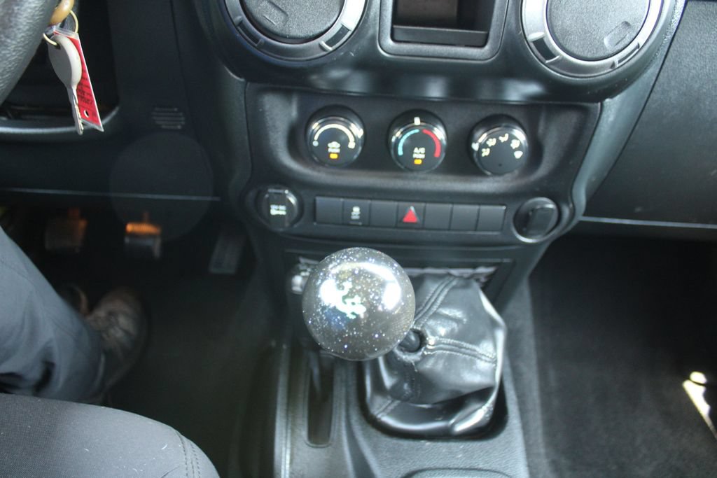 Used 2013 Jeep Wrangler Sport AWD/4WD image 26