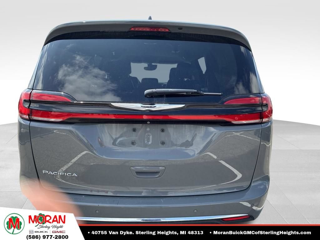 Used 2022 Chrysler Pacifica Touring-L w/ Uconnect Theater Family Group FWD image 5