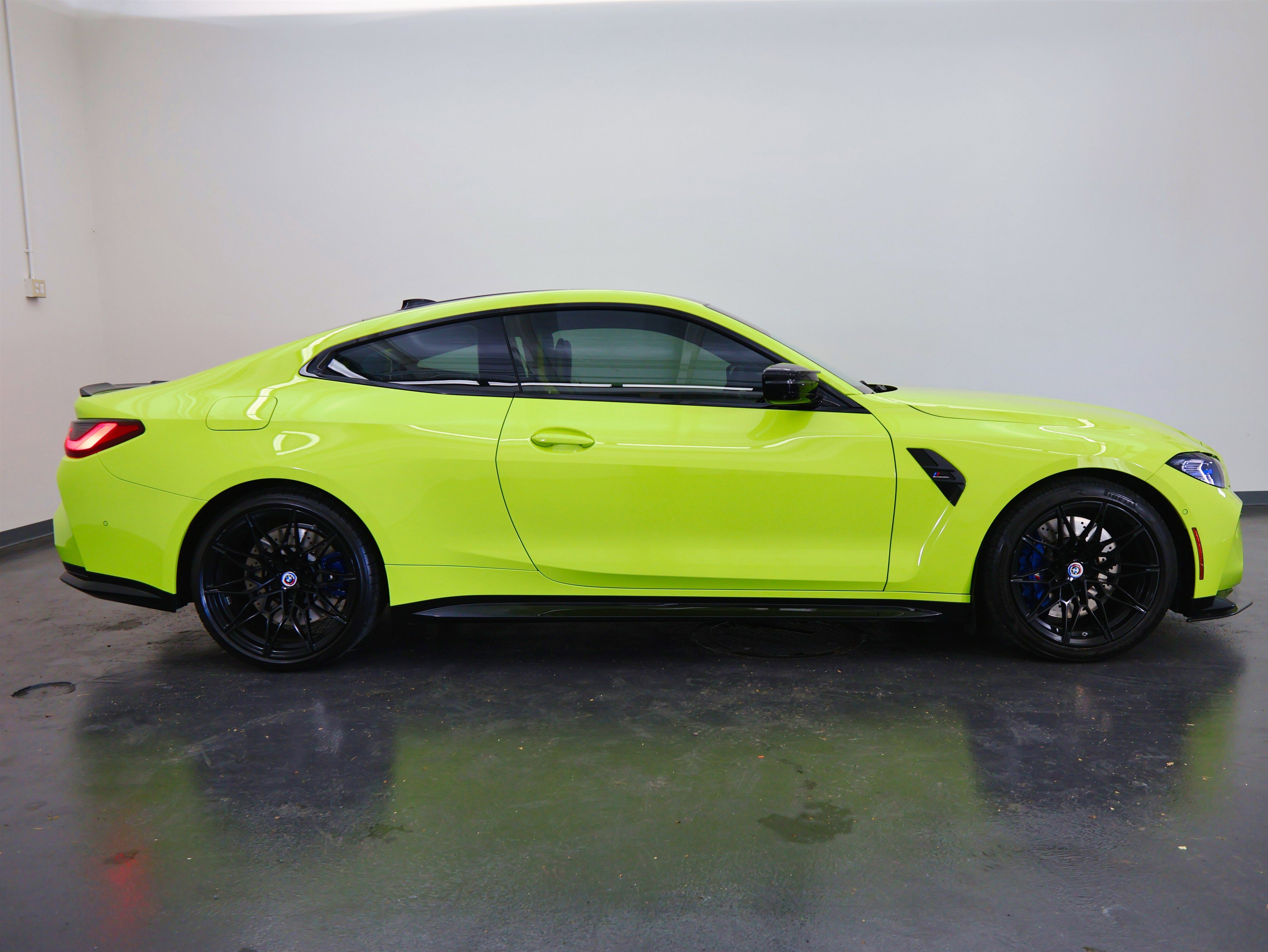 Used 2022 BMW M4 xDrive Competition w/ Executive Package image 2