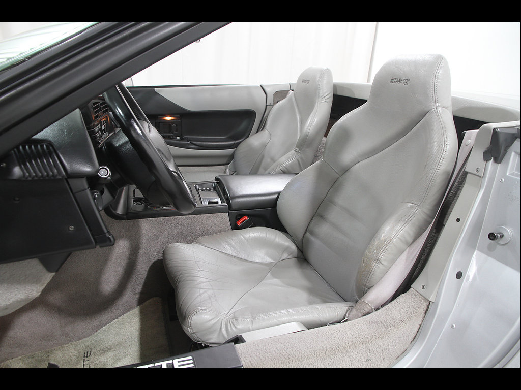 Used 1996 Chevrolet Corvette Convertible RWD image 6