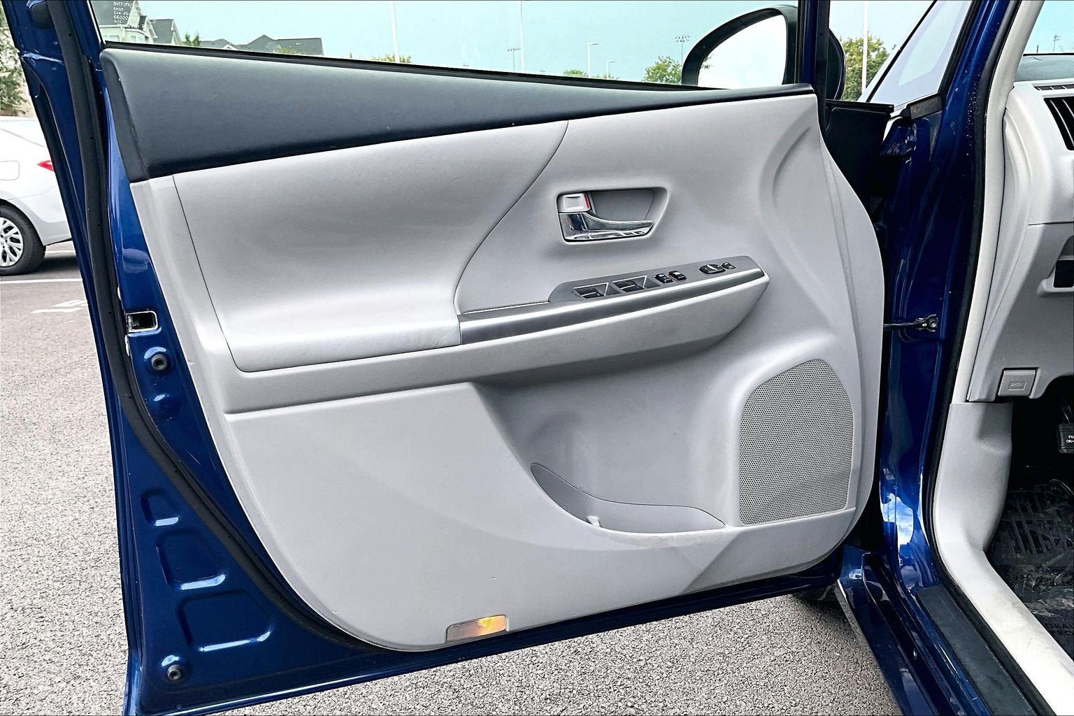 Used 2015 Toyota Prius V Four FWD image 20