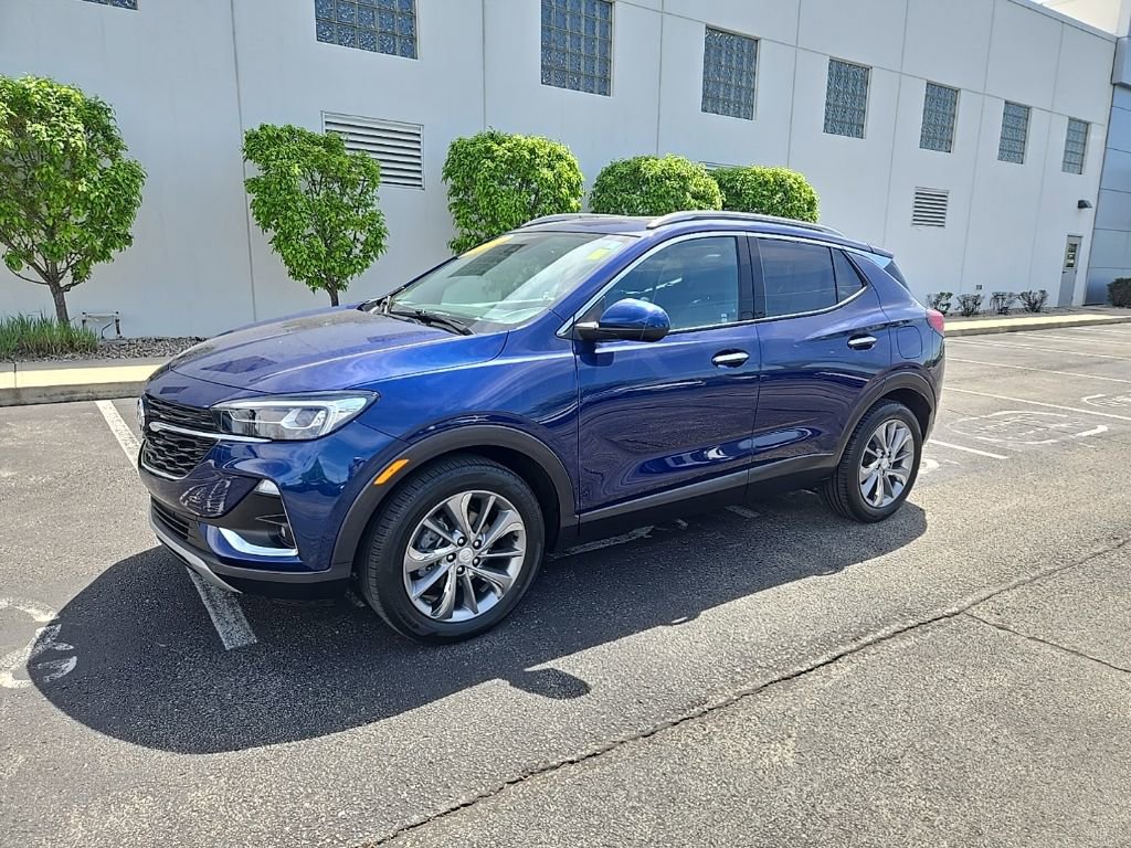 Used 2023 Buick Encore GX Essence w/ Experience Buick Package FWD image 2