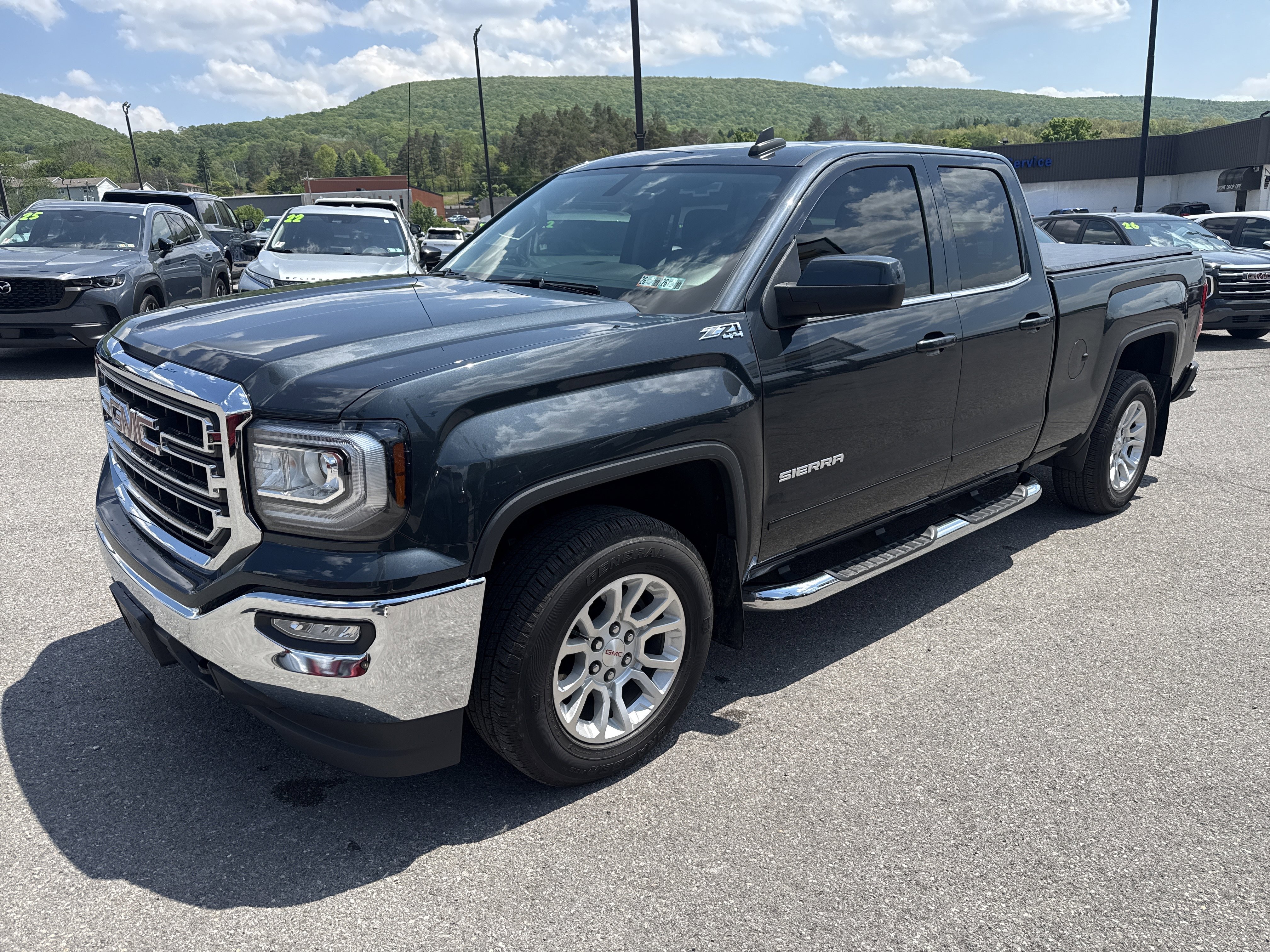Used 2018 GMC Sierra 1500 SLE w/ SLE Value Package AWD/4WD image 8