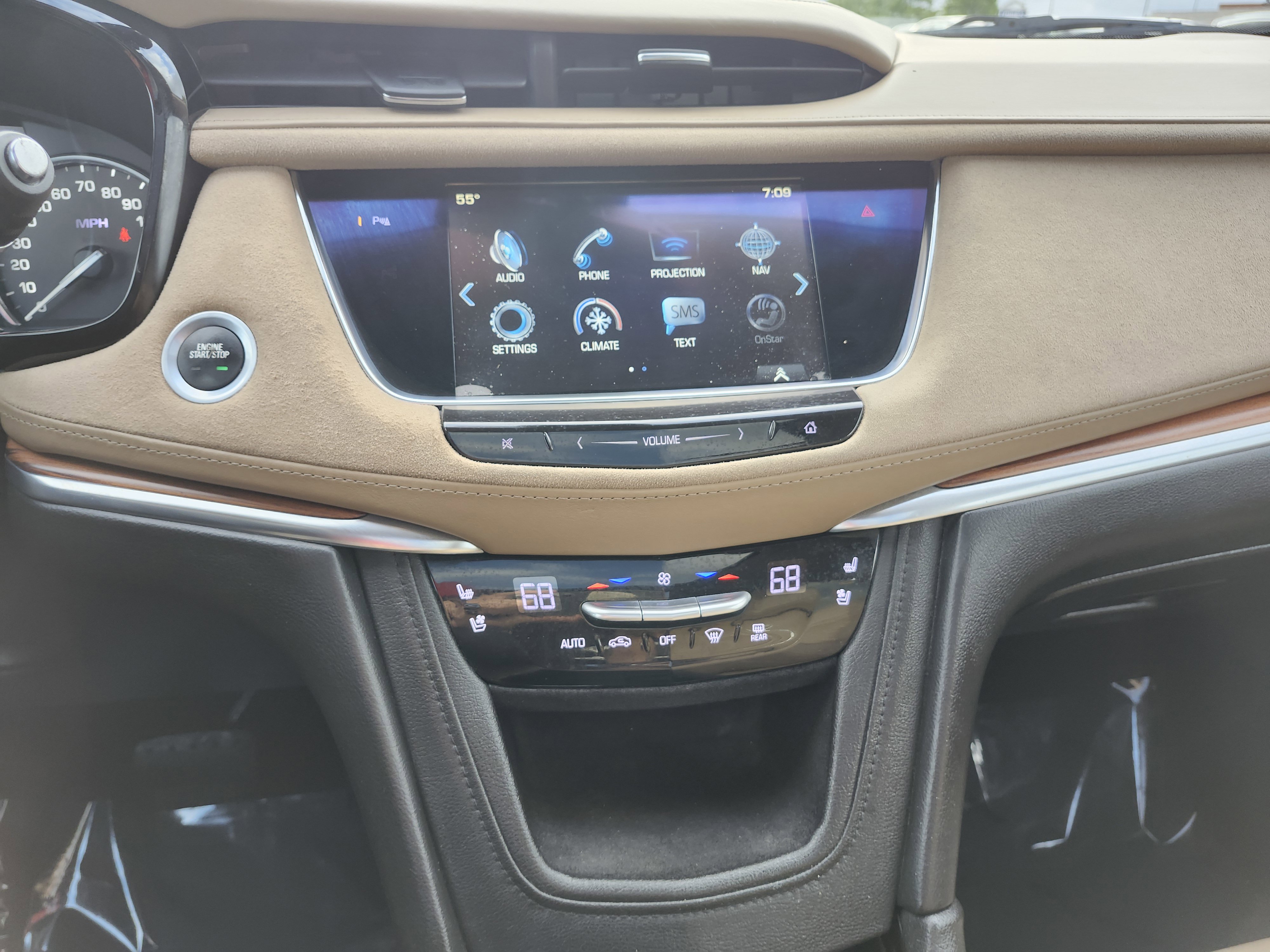 Used 2017 Cadillac XT5 Platinum AWD/4WD image 36