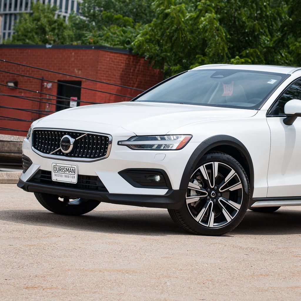 Certified 2026 Volvo V60 B5 Cross Country Ultra w/ Protection Package Premier AWD/4WD image 2