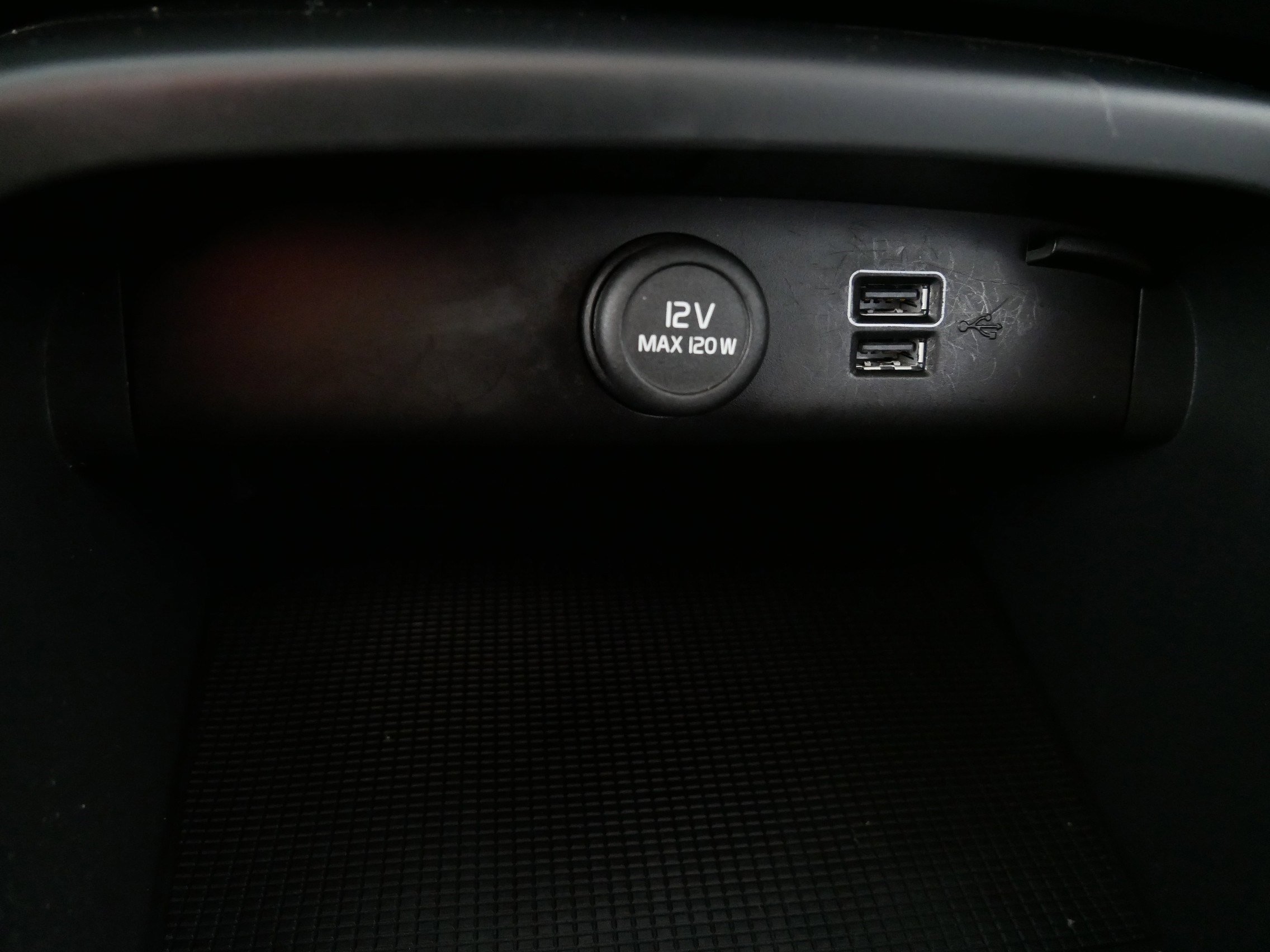 Used 2021 Volvo XC40 T5 Momentum image 30