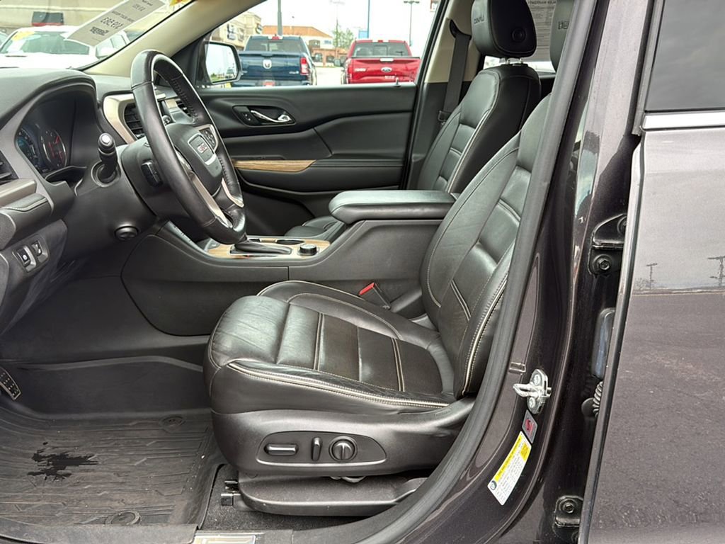 Used 2017 GMC Acadia Denali w/ Technology Package FWD image 13