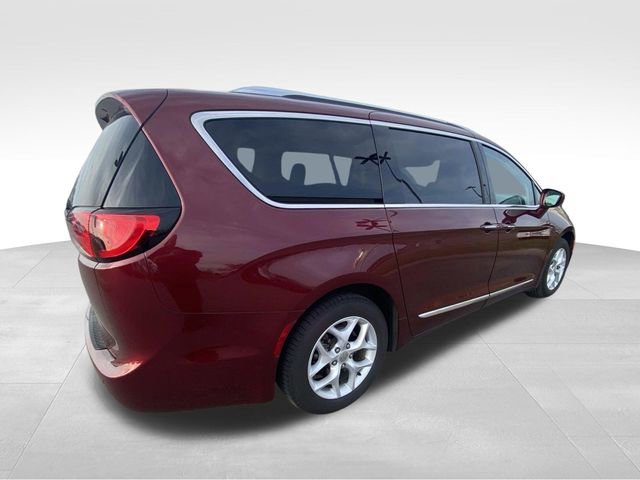 Used 2017 Chrysler Pacifica Touring-L Plus w/ Tire & Wheel Group image 11