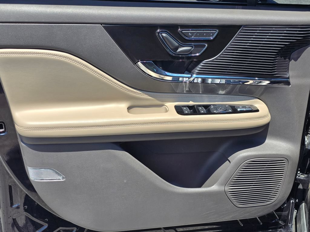 Used 2022 Lincoln Corsair FWD w/ Premium Package image 42