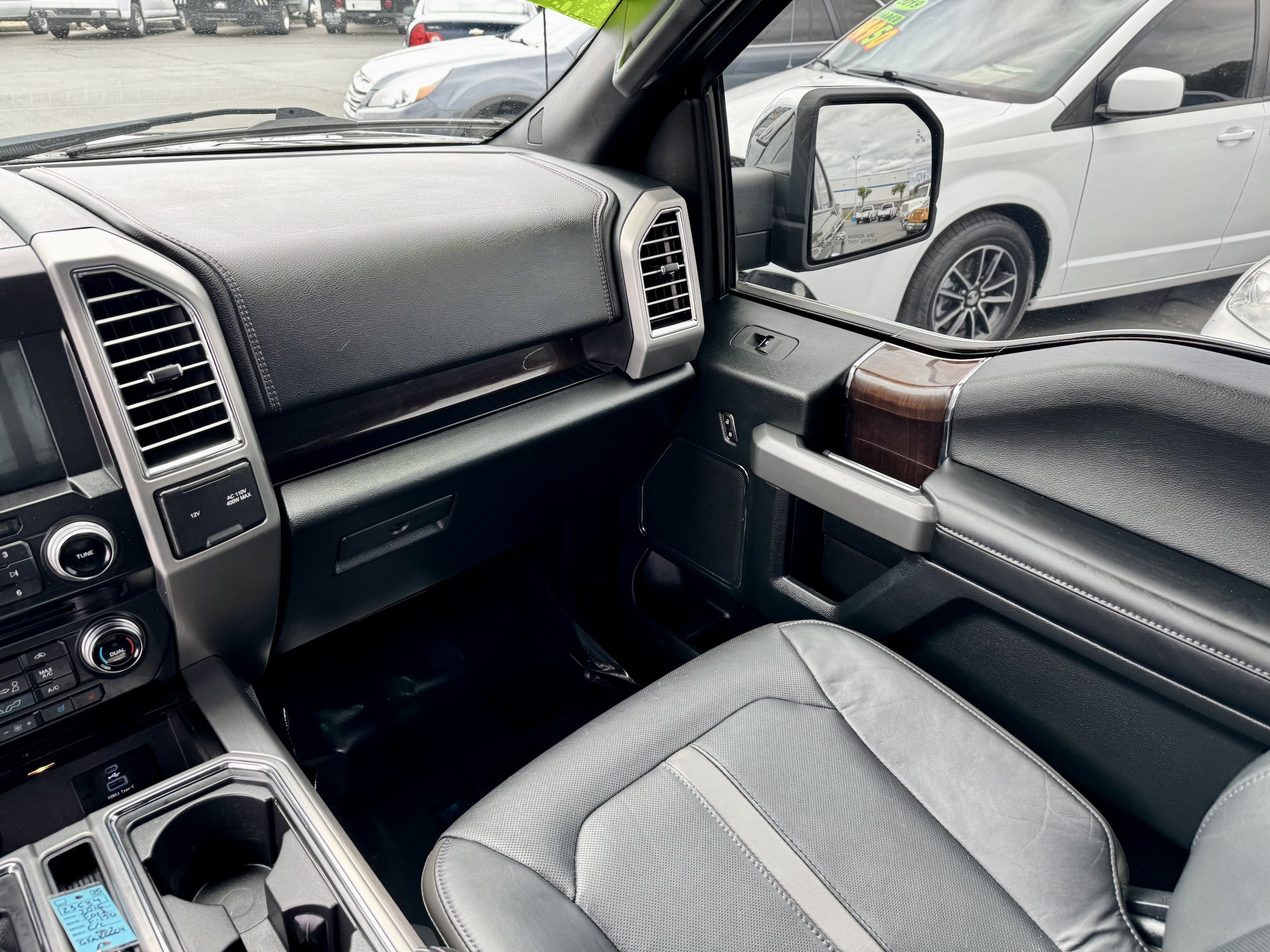 Used 2016 Ford F150 Platinum w/ Equipment Group 701A Luxury AWD/4WD image 21