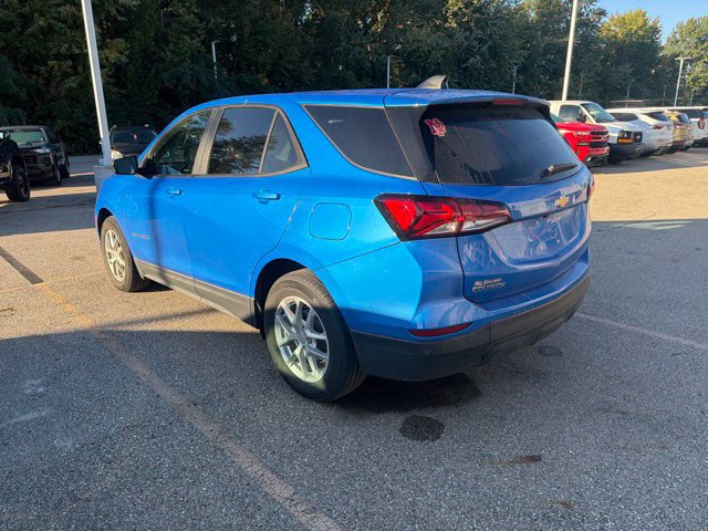 Used 2024 Chevrolet Equinox LS w/ LS Convenience Package FWD image 4