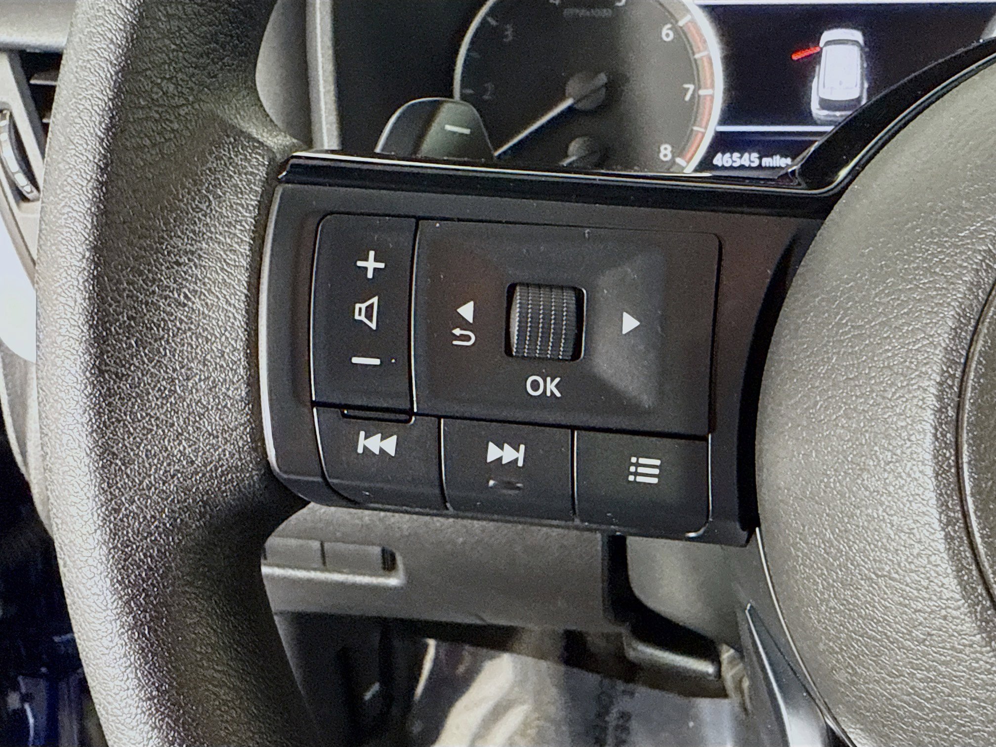 Used 2023 Nissan Rogue SV image 14