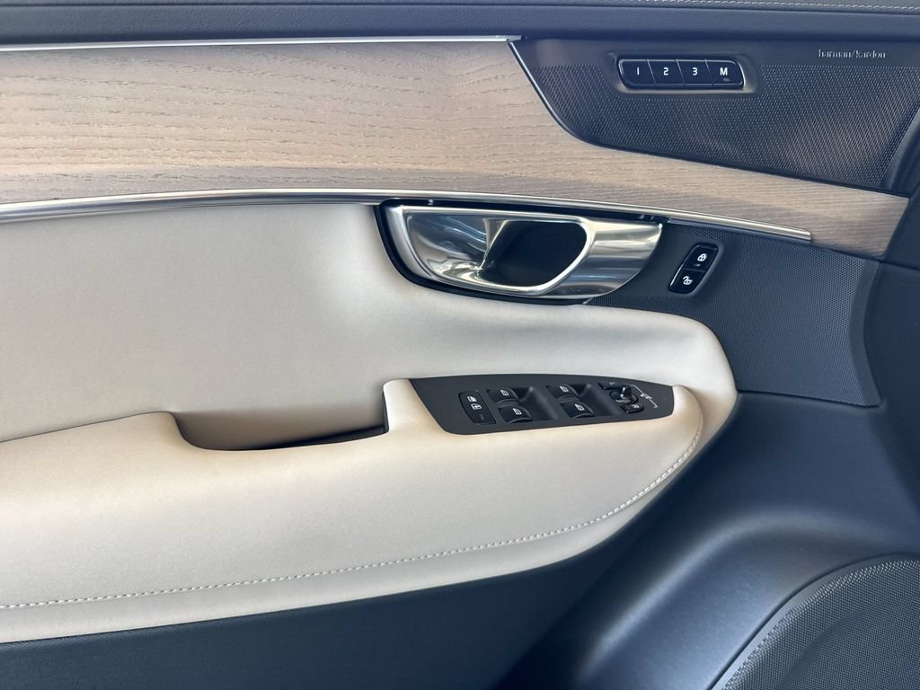 New 2026 Volvo XC90 B6 Plus w/ Protection Package Premier AWD/4WD image 10