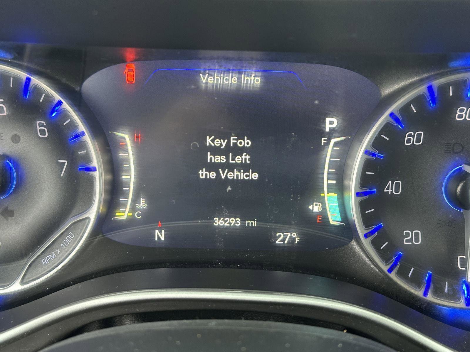 Used 2025 Chrysler Pacifica Select image 26