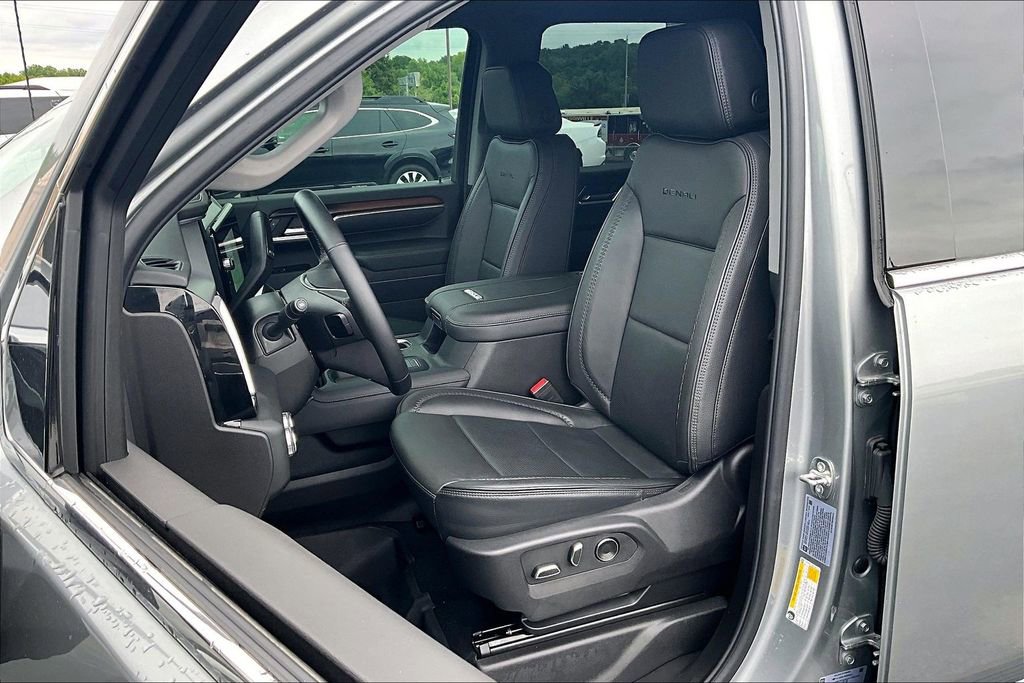 Used 2025 GMC Sierra 3500 Denali w/ Denali Reserve Package AWD/4WD image 24