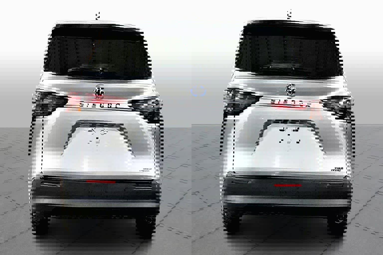 Certified 2022 Toyota Sienna LE image 4