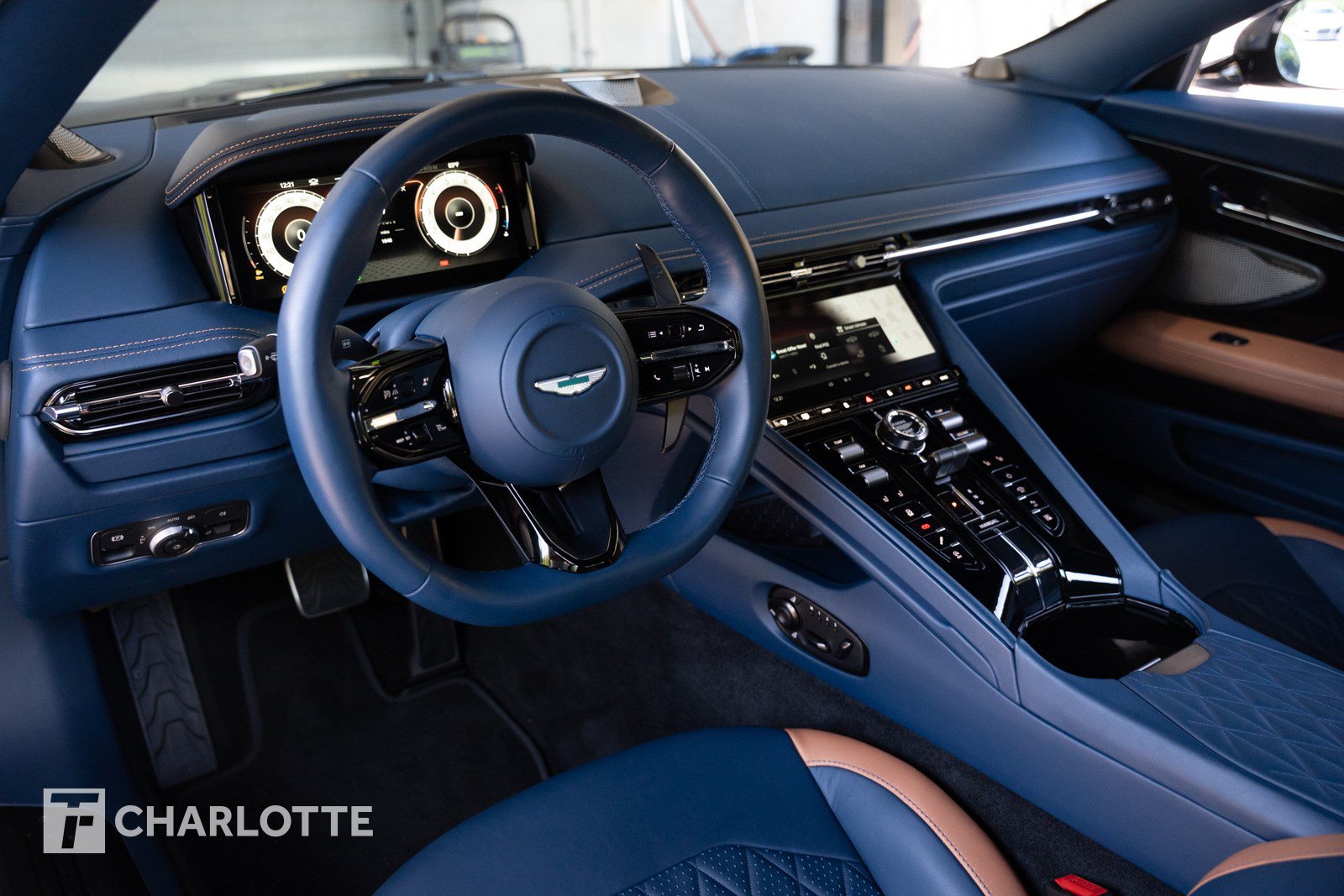 Used 2025 Aston Martin DB12 Coupe RWD image 24