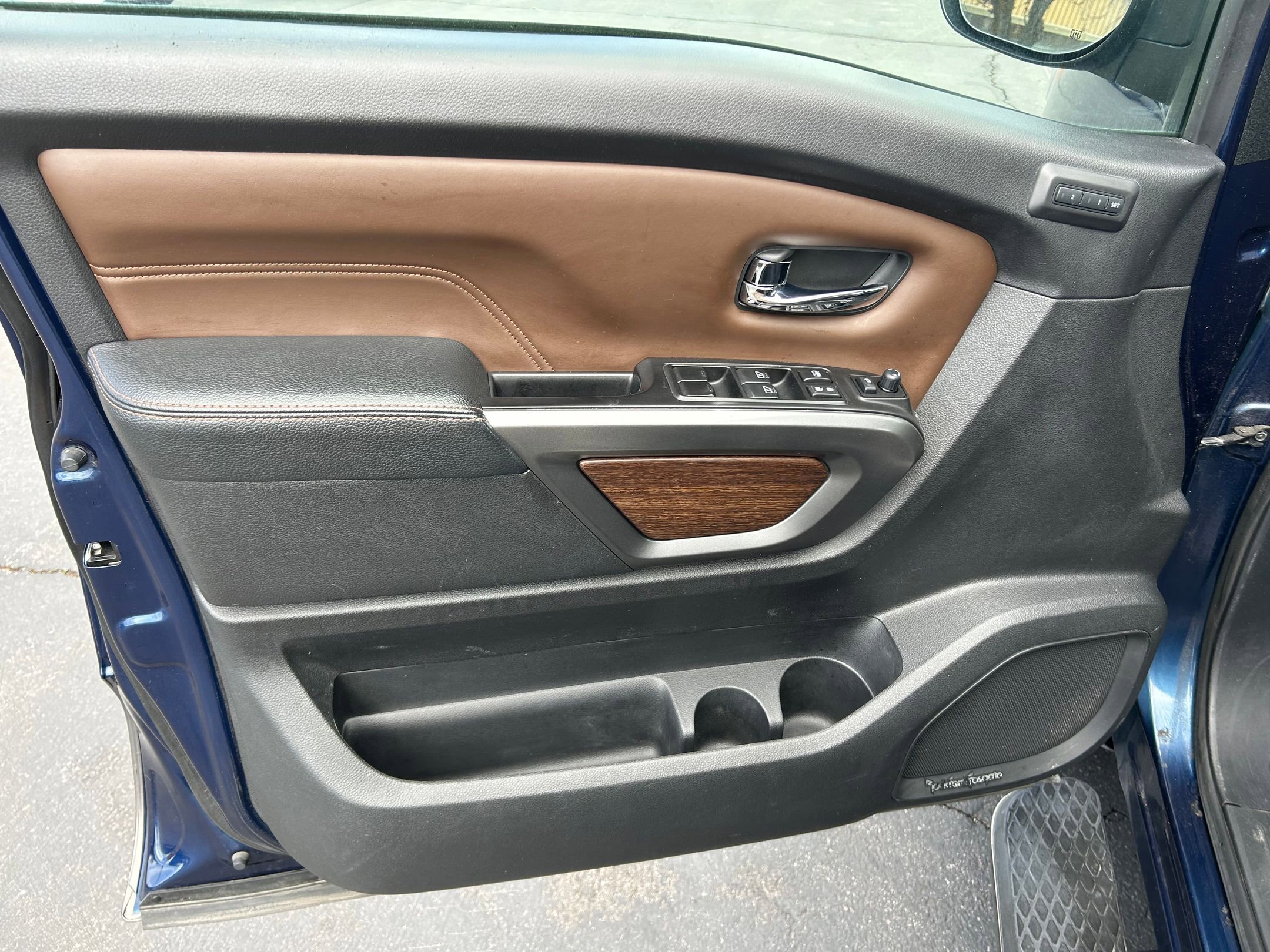 Used 2018 Nissan Titan Platinum Reserve image 10