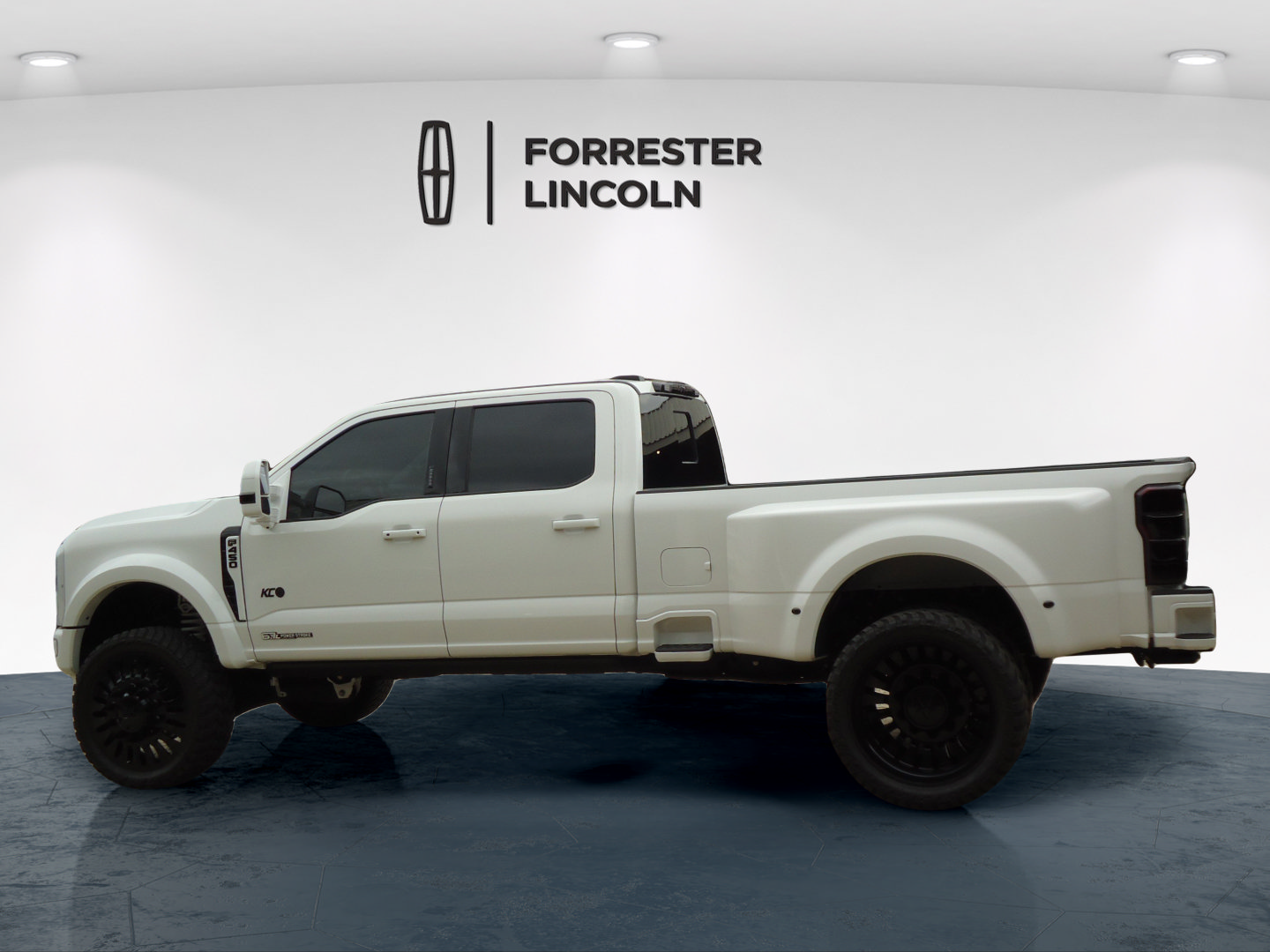 Used 2024 Ford F450 Limited w/ FX4 Off-Road Package AWD/4WD image 6