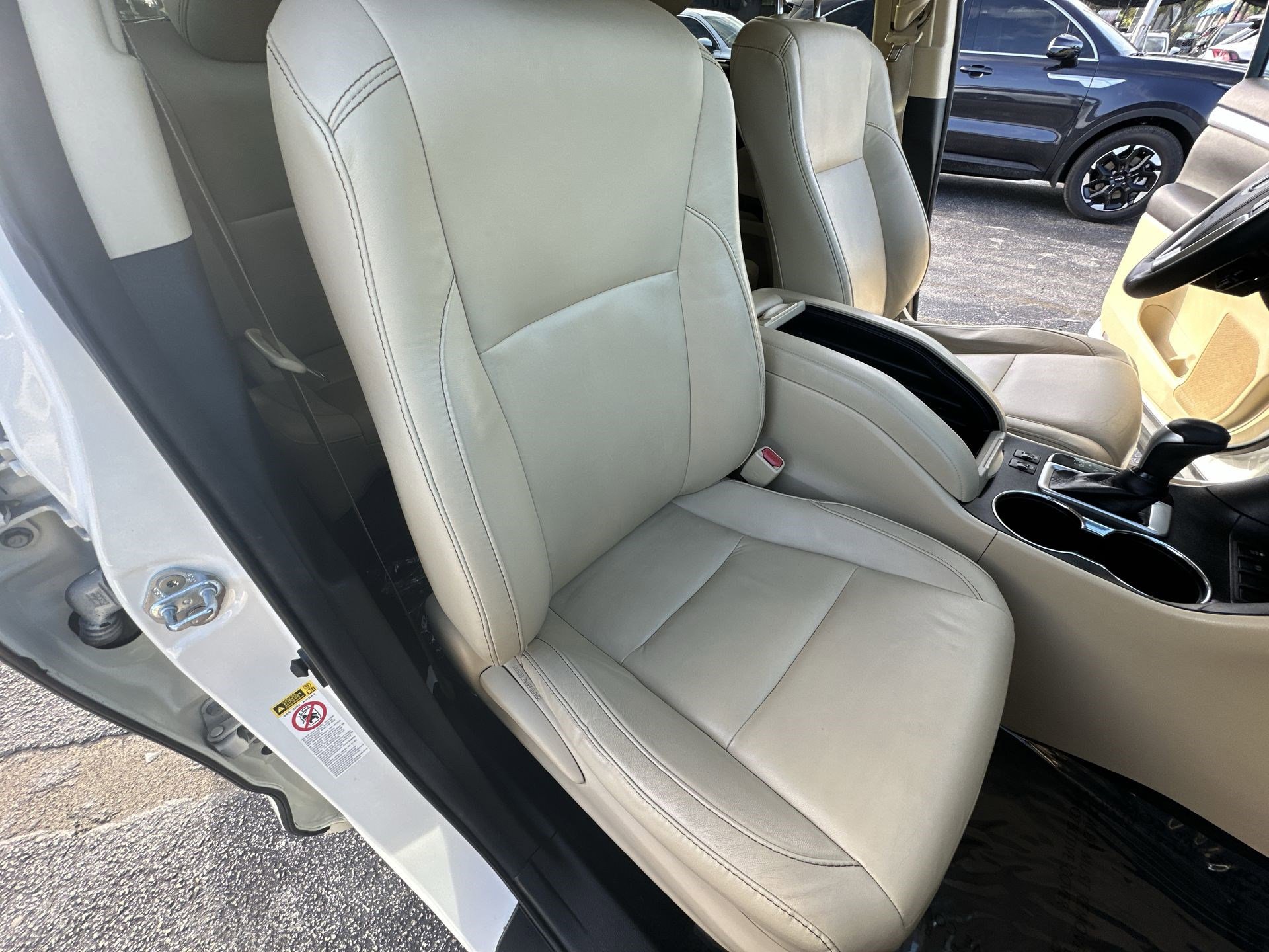 Used 2016 Toyota Highlander XLE image 28