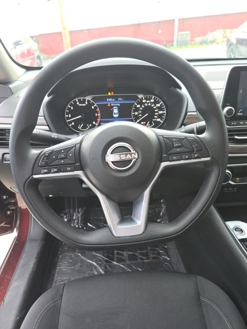 Used 2025 Nissan Altima 2.5 SV AWD/4WD image 12