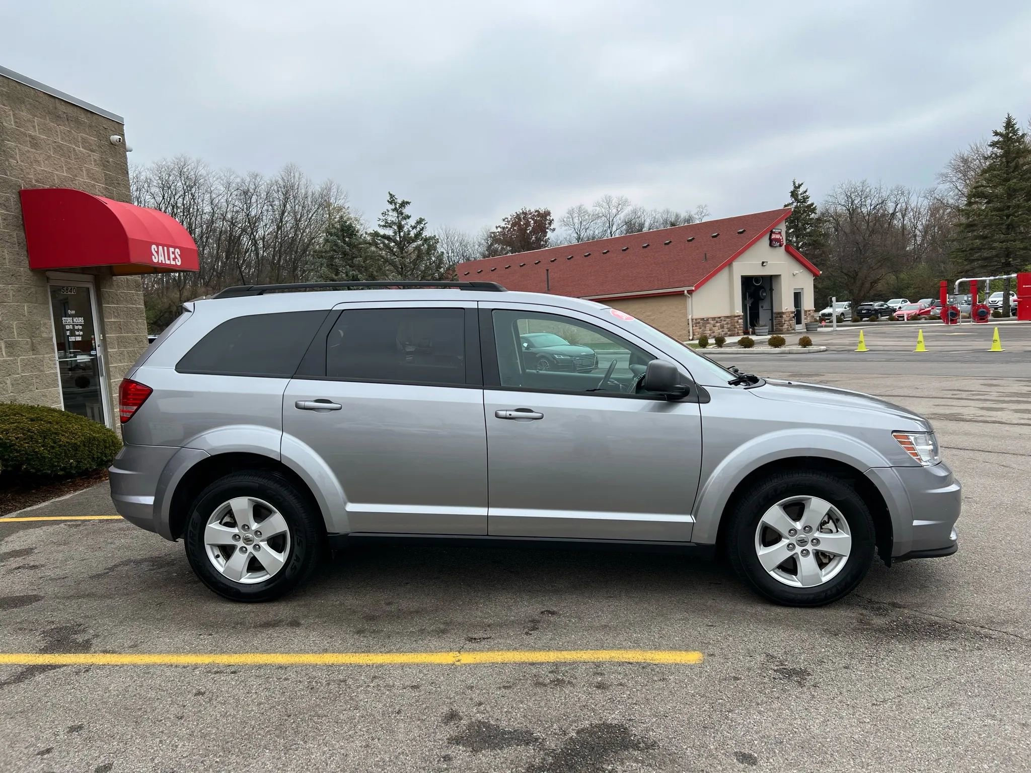 Used 2018 Dodge Journey SE w/ Popular Equipment Group FWD image 4