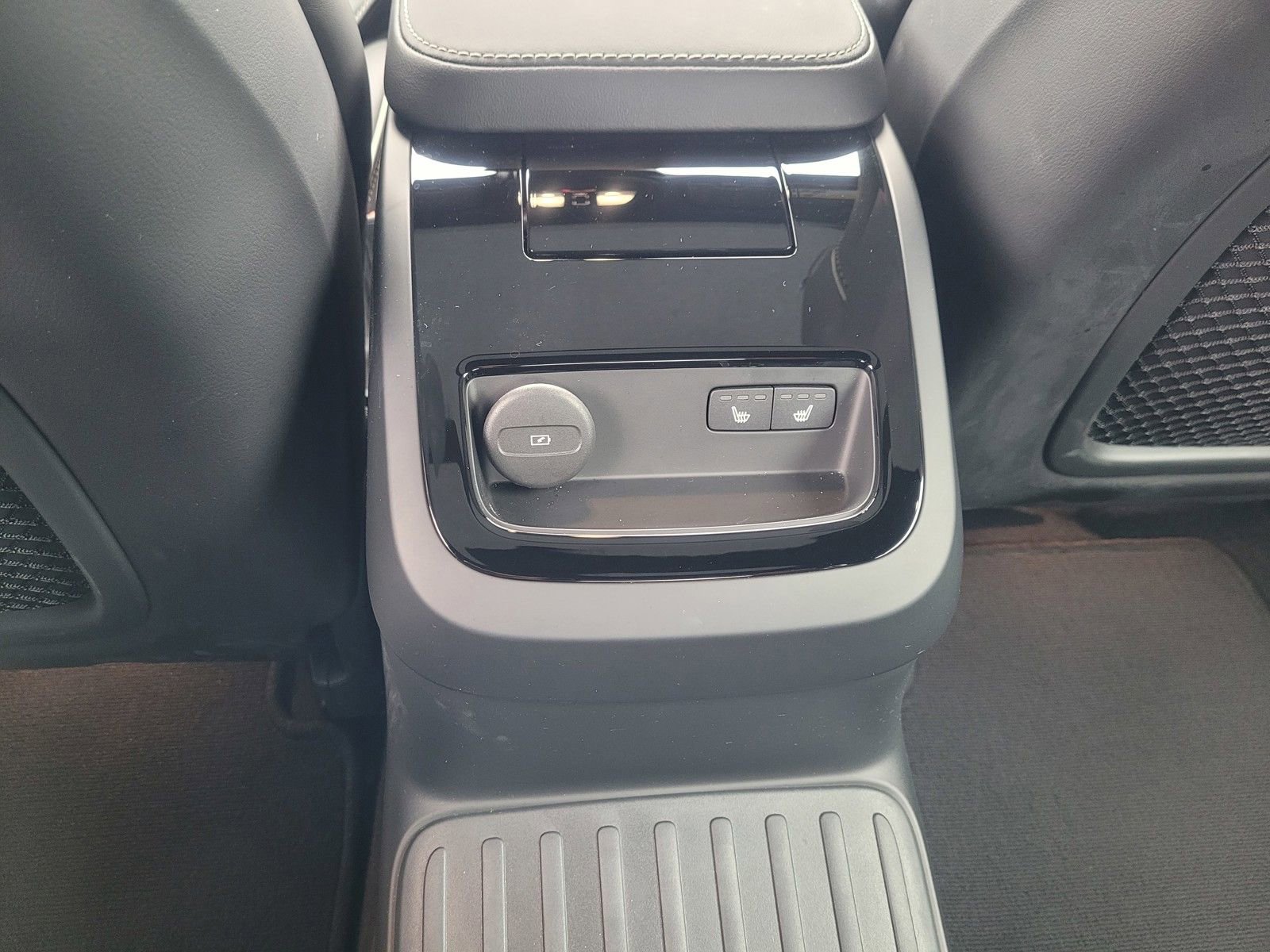 Used 2023 Volvo S60 T8 Ultimate w/ Climate Package image 14