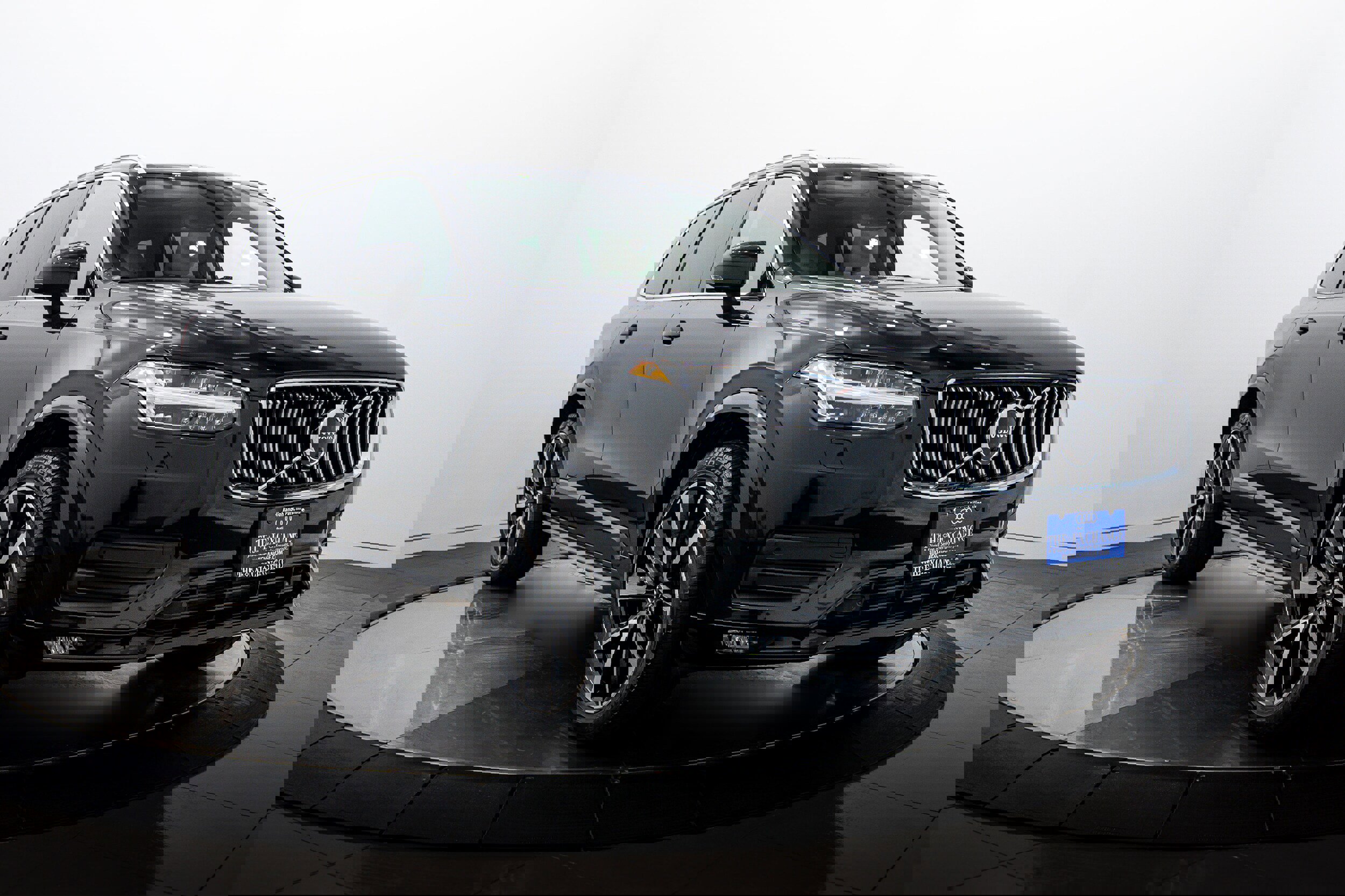 Used 2022 Volvo XC90 T6 Momentum w/ Advanced Package image 2