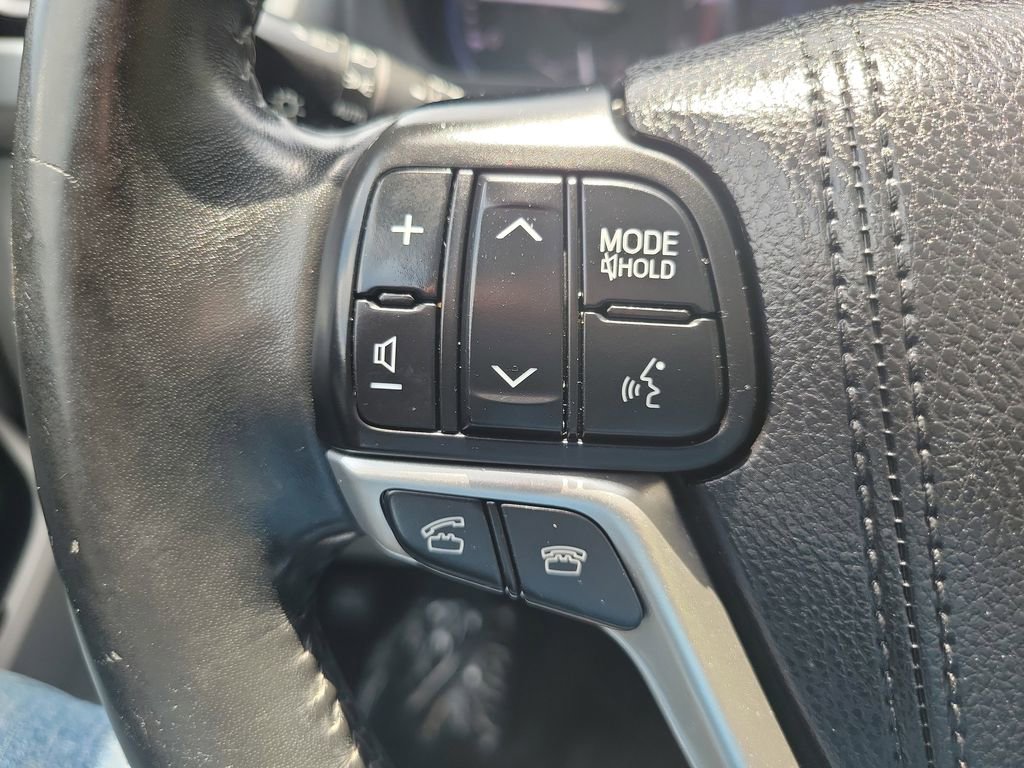 Used 2015 Toyota Highlander Plus FWD image 17