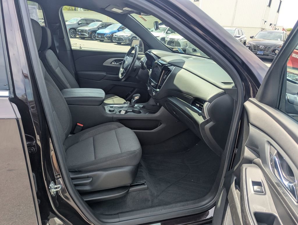 Used 2022 Chevrolet Traverse LT image 43